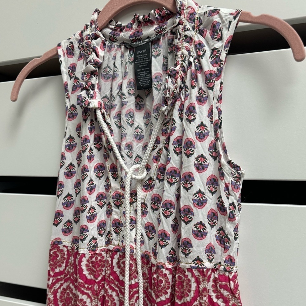 CHELSEA & THEODORE Floral Paisley Split Neck Red Pink Tiered Maxi Dress Size XS - Picture 4 of 9